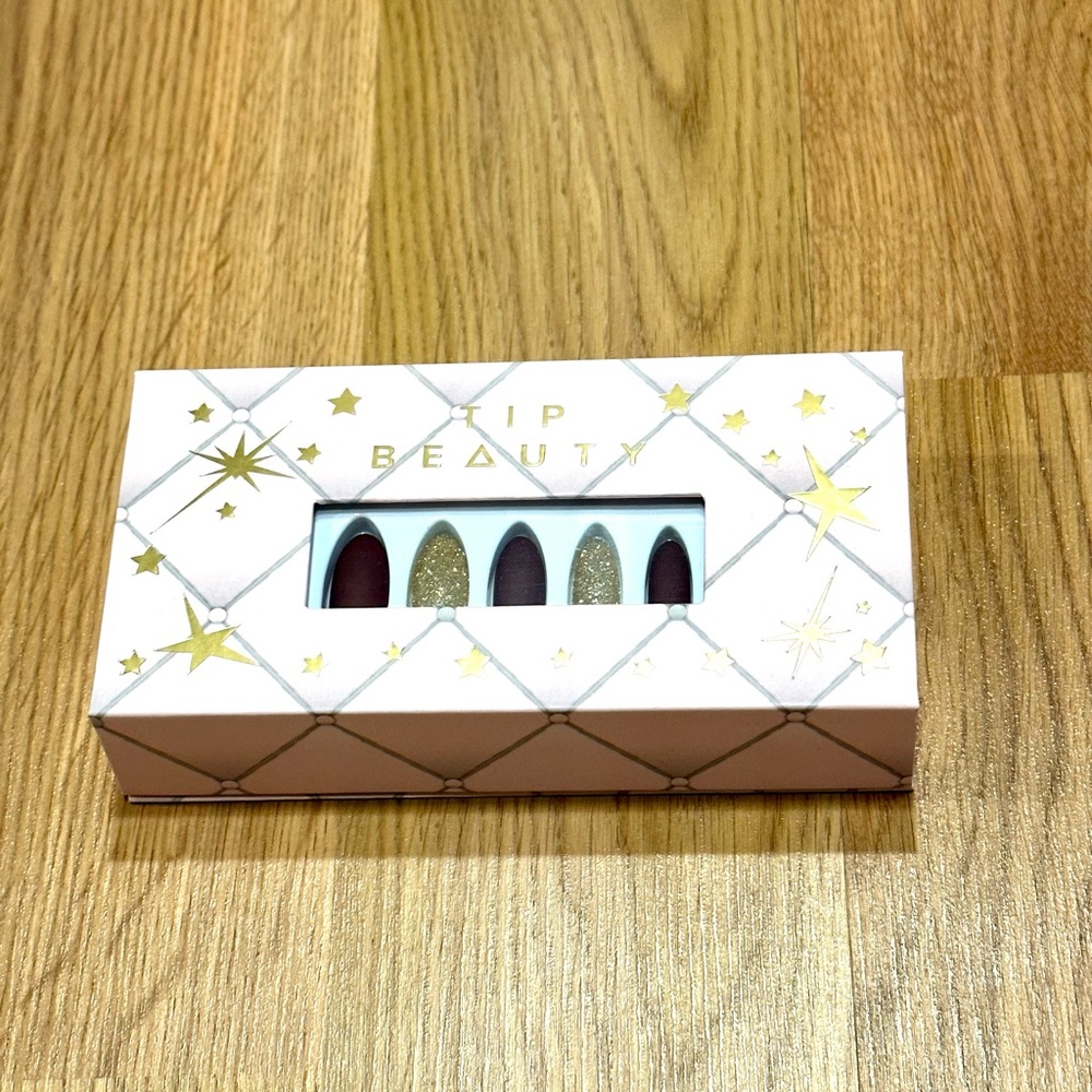 5 for $25 item 🌺 Tip Beauty Holiday Press On Nail Set